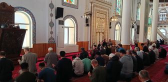 Çorum'da farklı ülkelerden öğrenciler ile görme engelliler camide buluştu