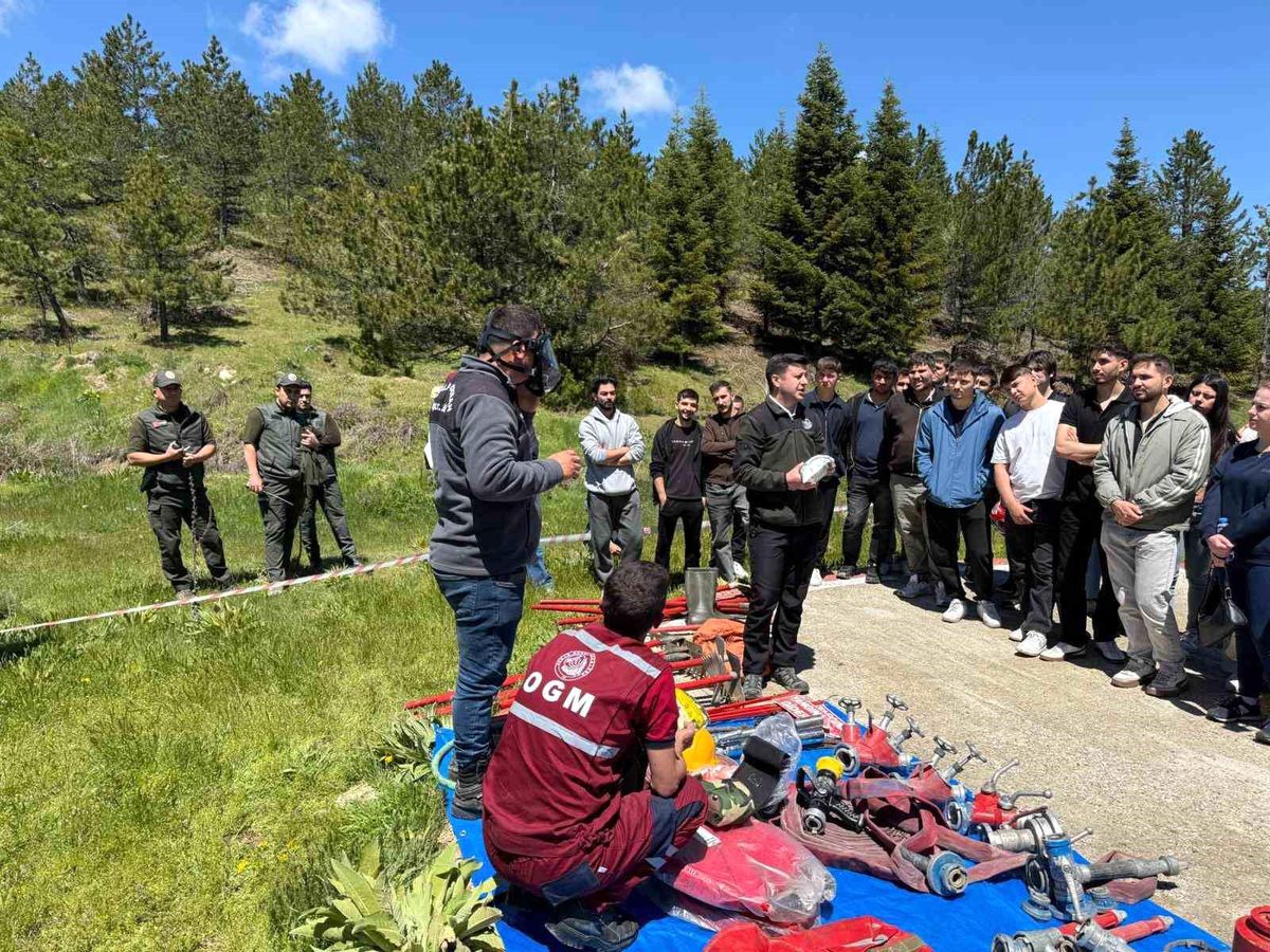 Demirci'de geleceğin ormancıları sahaya indi