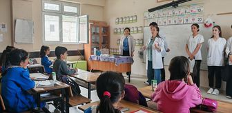 Diyarbakır'da öğrencilere bilinçli diş fırçalamanın önemi anlatıldı