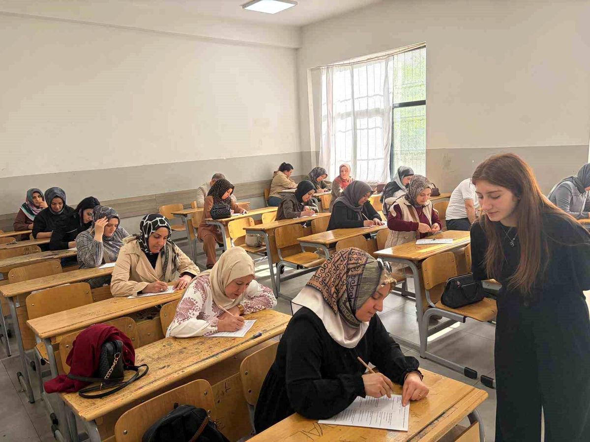 Diyarbakır'da veliler okudukları kitaptan sınava tabii tutuldu