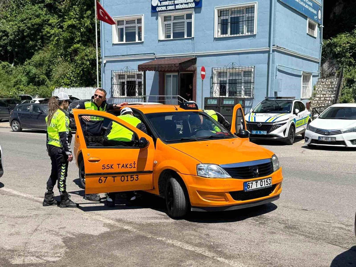 Hakkında yakalama kararı bulunan şahıs taksi kullanırken yakalandı