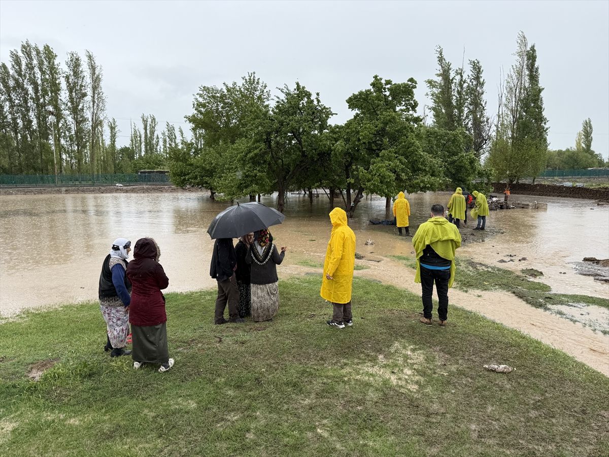 Iğdır'da sağanak sonrası sel meydana geldi