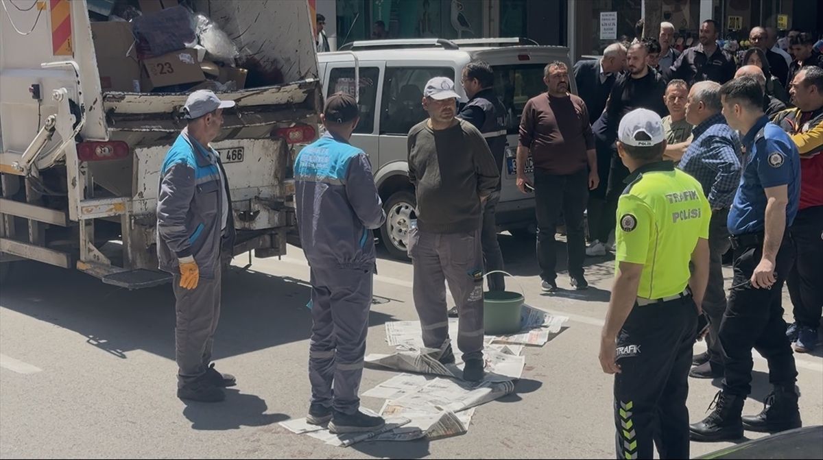 Isparta'da çöp toplama kamyonuna sıkışan işçi öldü