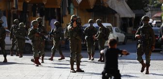 İsrail askerleri, El Halil'deki baskında kapattıkları yoldan çocukların dahi geçişine izin vermedi