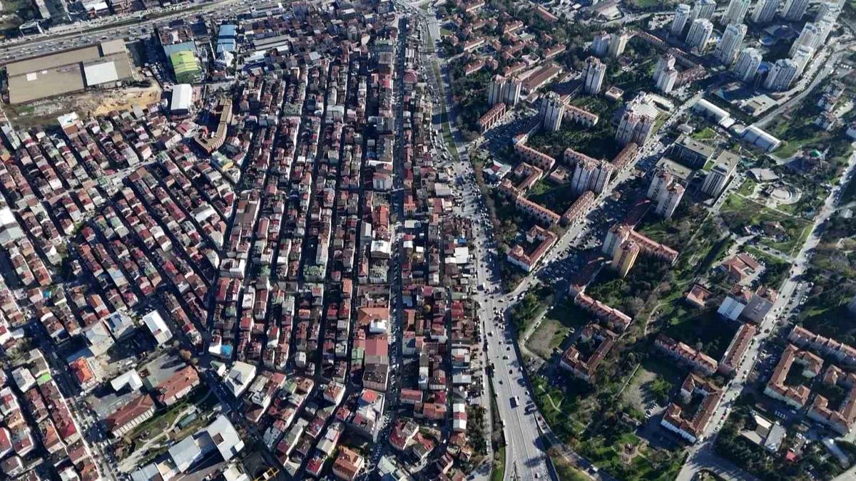 İstanbul'da hayatın iki farklı yüzü aynı karede