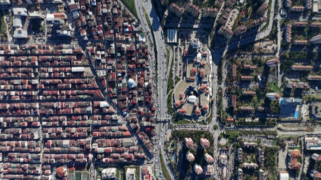 istanbulda hayatin iki farkli 19851109 4930 1 m