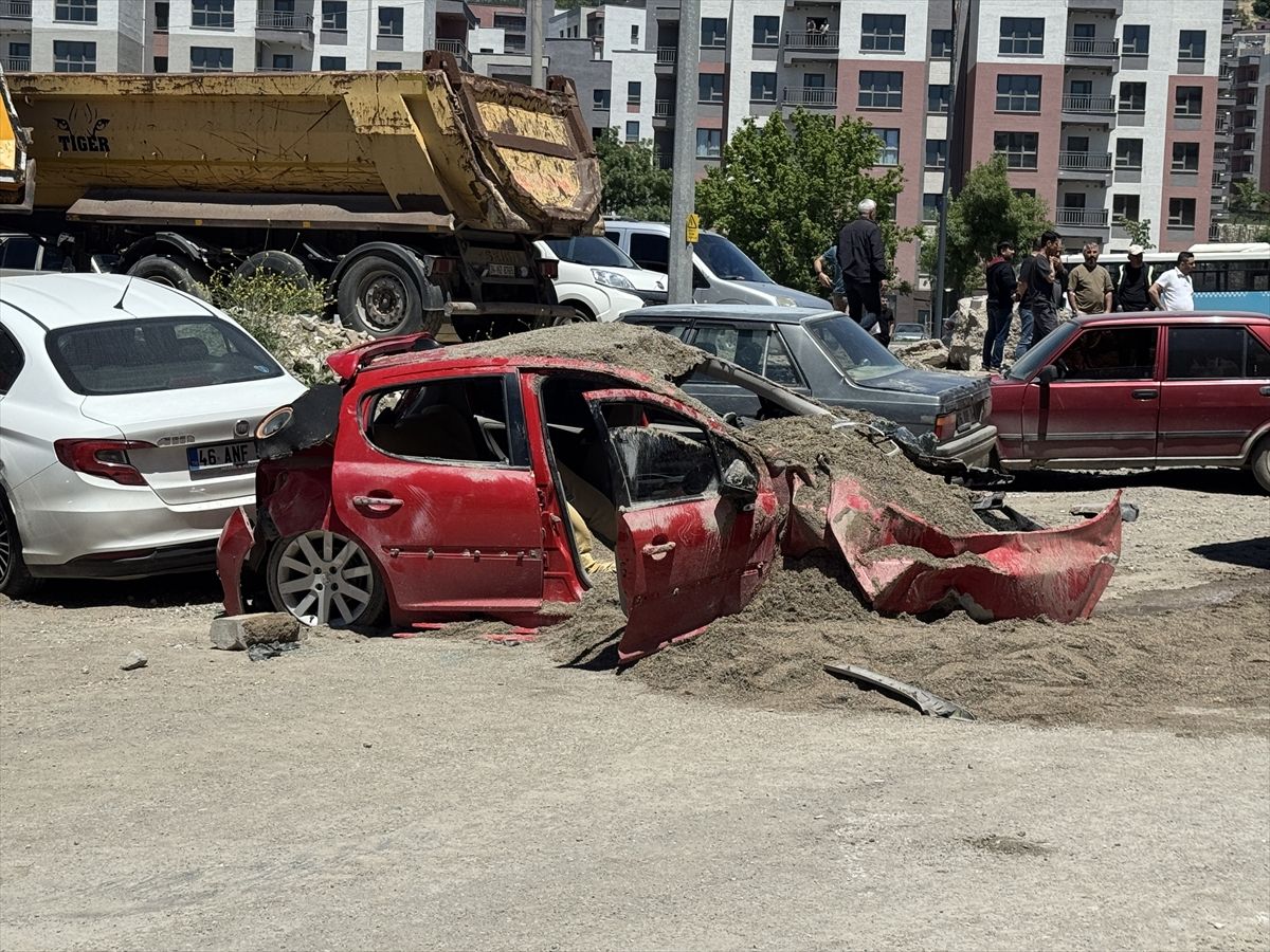 Kahramanmaraş'ta freni arızalanan kamyonun 7 araca çarptığı kazada 6 kişi yaralandı