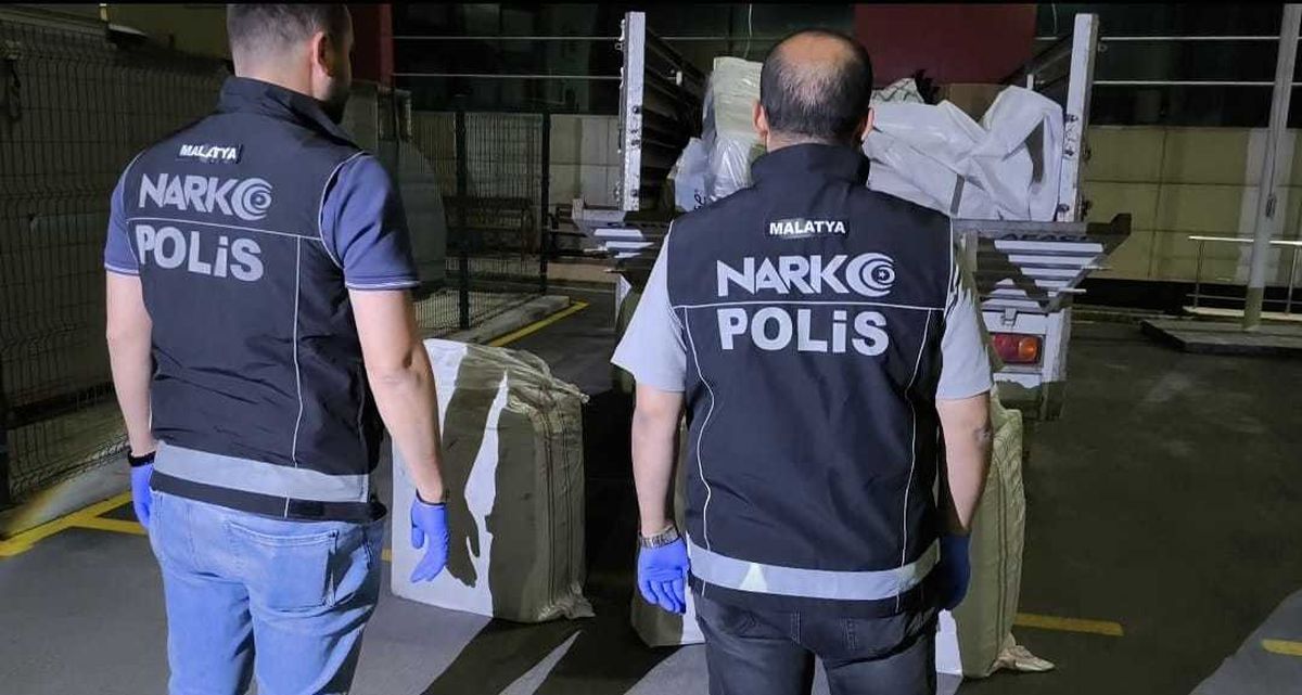 Malatya'da Kamyon Kasa İçerisinde 83 Bin 380 Adet Uyuşturucu Hap Ele Geçirildi