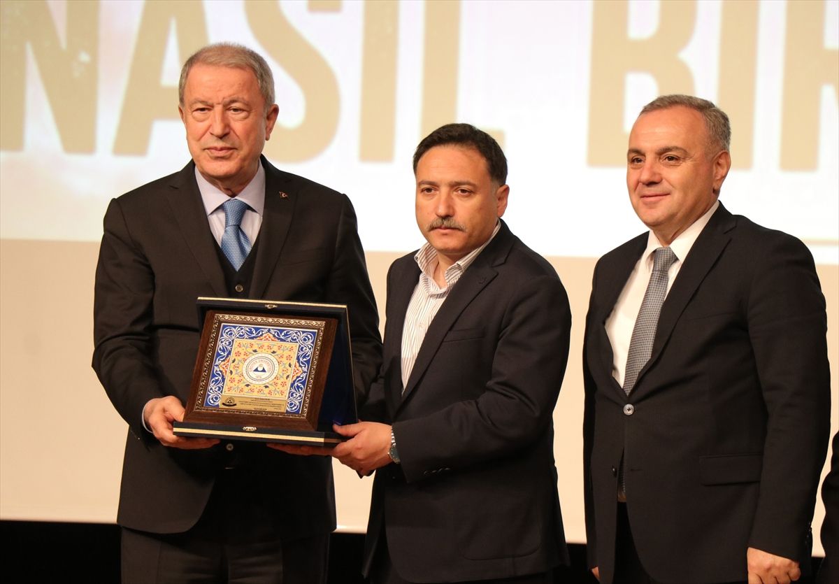 Kayseri'de 'Hangi Eğitim, Nasıl Bir Gelecek' konulu sempozyum düzenlendi