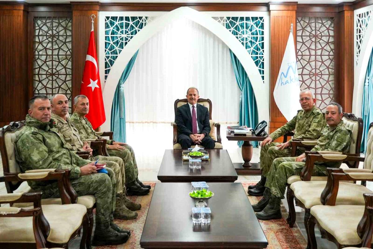 Korgeneral Topaloğlu, Hakkâri Valiliği'ni ziyaret etti
