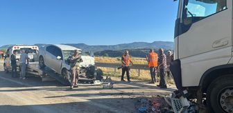 Mersin'de tır ile çarpışan otomobildeki anne ile kızı yaşamını yitirdi