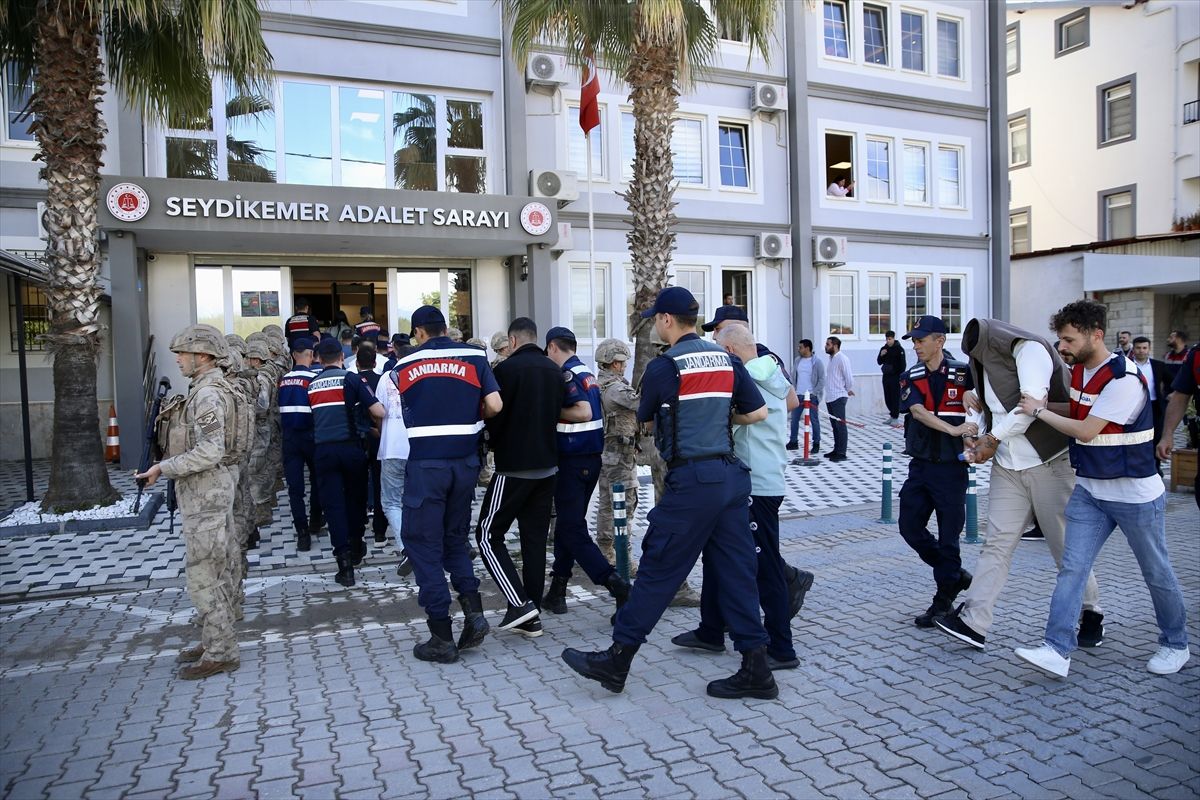 Muğla merkezli 'Daltonlar' suç örgütü operasyonunda gözaltına alınan zanlılardan 10'u tutuklandı