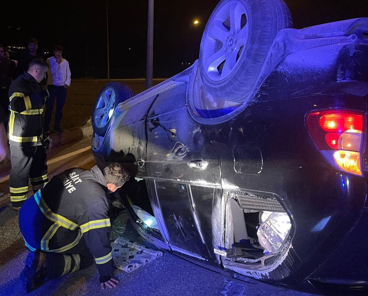 Siirt'te hasta taşıyan ambulans ile cipin çarpıştığı kazada 4 kişi yaralandı