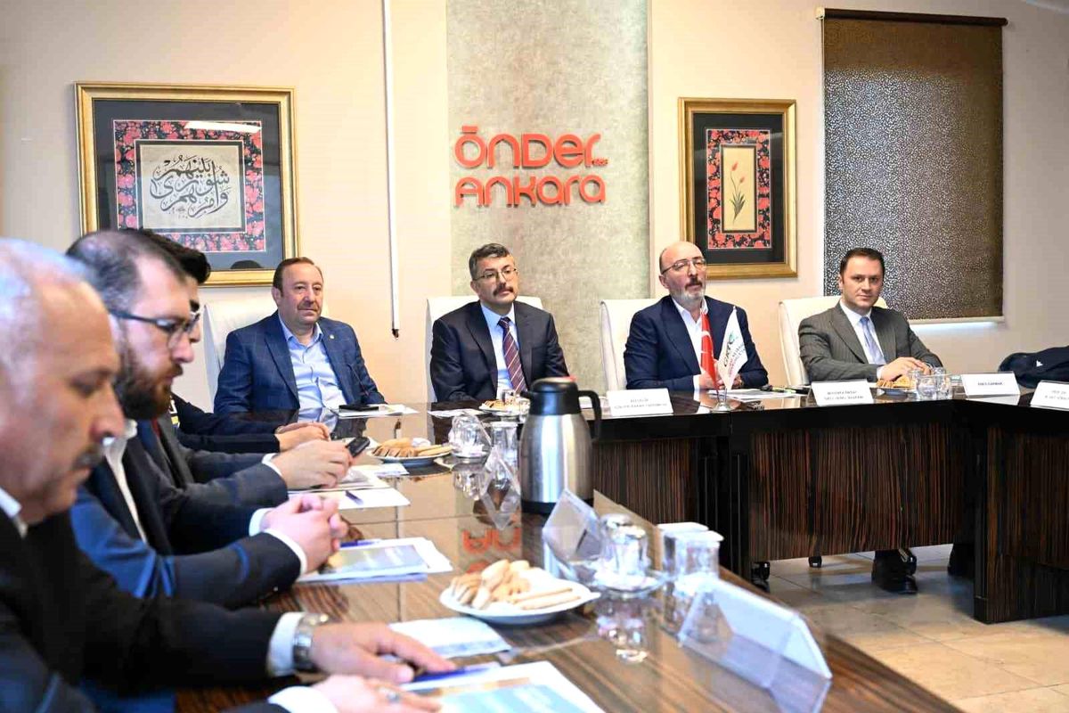 'Sosyal Medya Kıskacında Aile Çalıştayı' Ankara'da düzenlendi