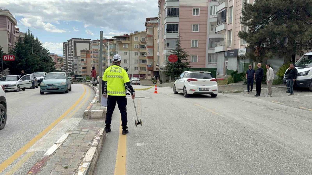 Tokat'ta yolun karşısına geçmek isteyen kadına alkollü sürücü çarptı
