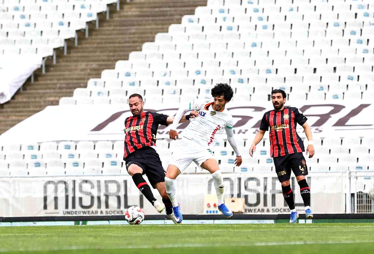 Trendyol Süper Lig: Fatih Karagümrük: 0 Corendon Alanyaspor: 1 (İlk yarı)