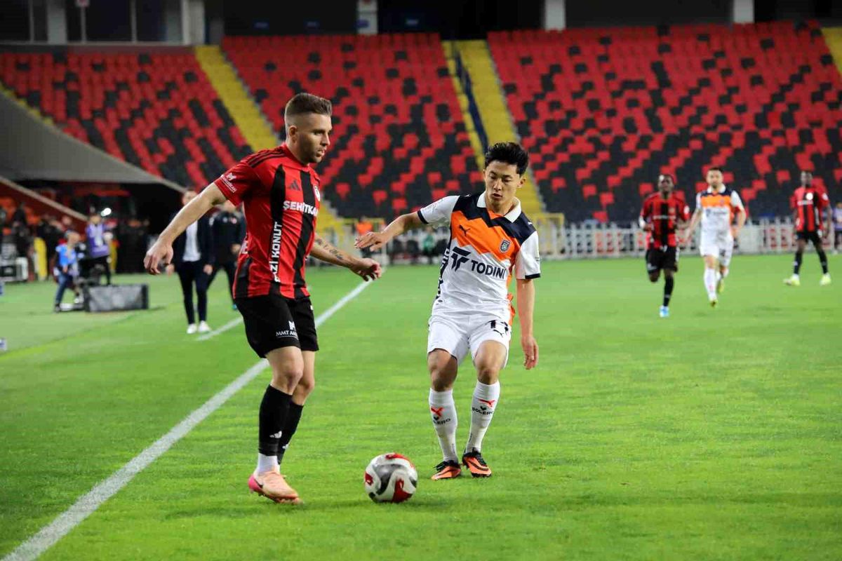 Başakşehir, Gaziantep deplasmanında erken öne geçti