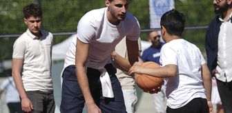Türk Telekomlu basketbolcular AA Çocuk ve Gençlik Şenliği'ne katıldı
