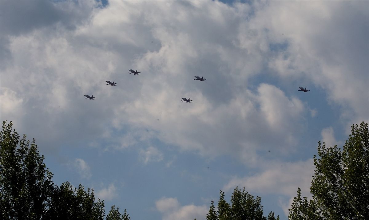 Türk Yıldızları, Çorum'da gösteri uçuşu yaptı