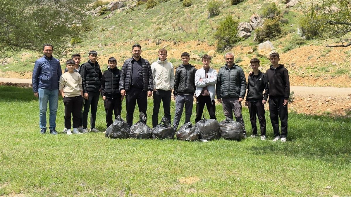 Yahyalı'da öğrenciler çevre temizliği yaptı