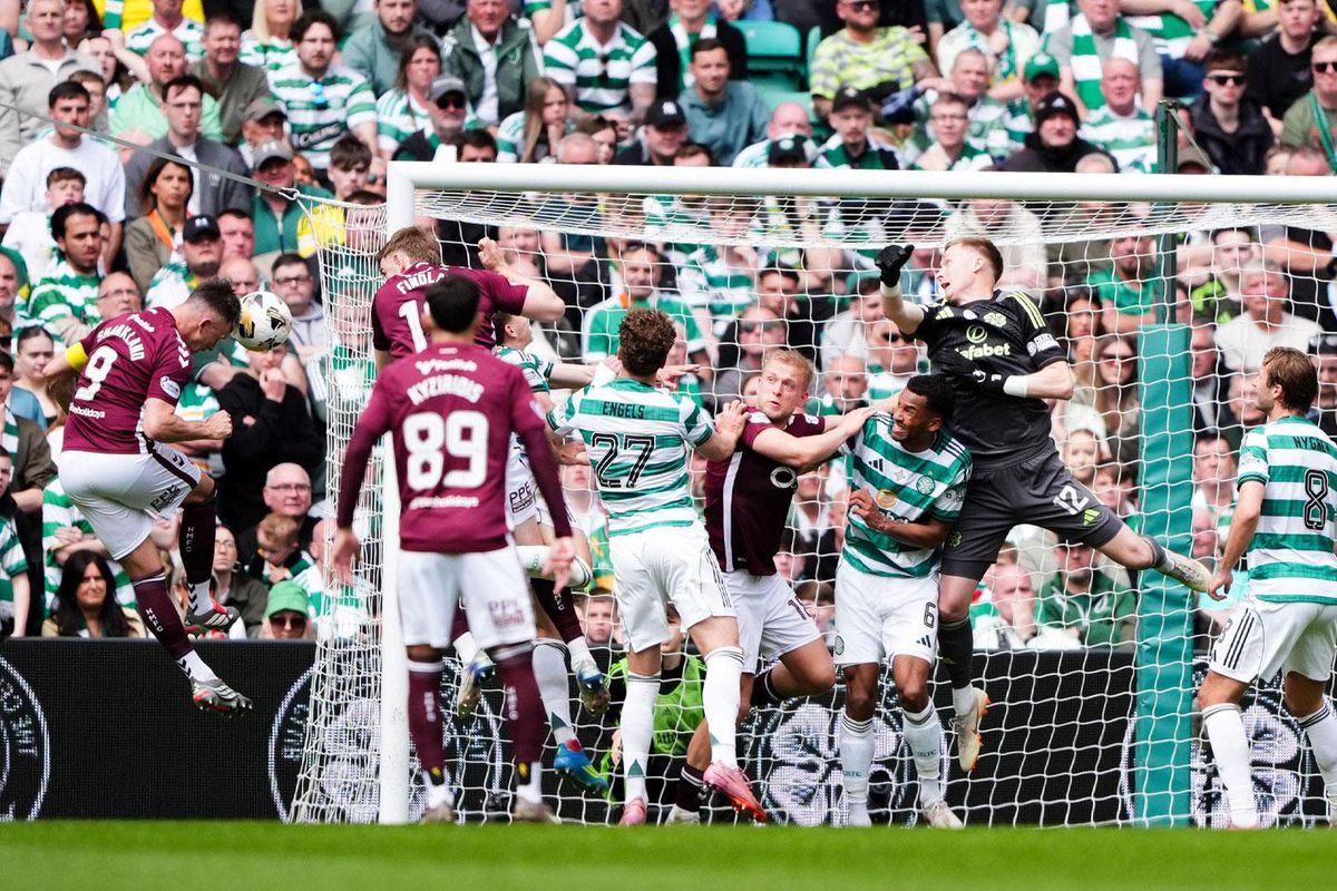 Celtic, son dakikalarda öne geçerek Hearts'ı 3-1 yenip 56. kez İskoçya şampiyonu oldu