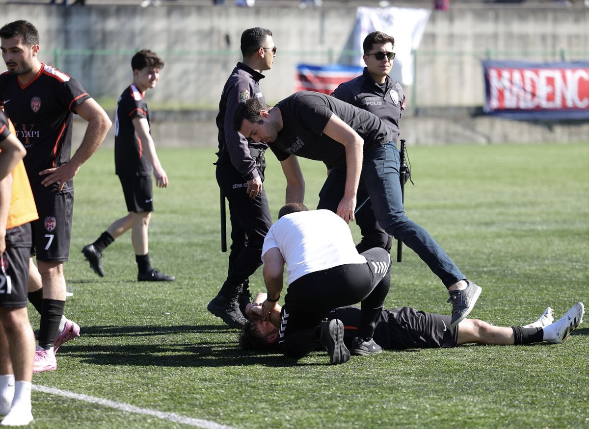 Zonguldak'ta amatör lig maçında çıkan kavgaya polis müdahale etti