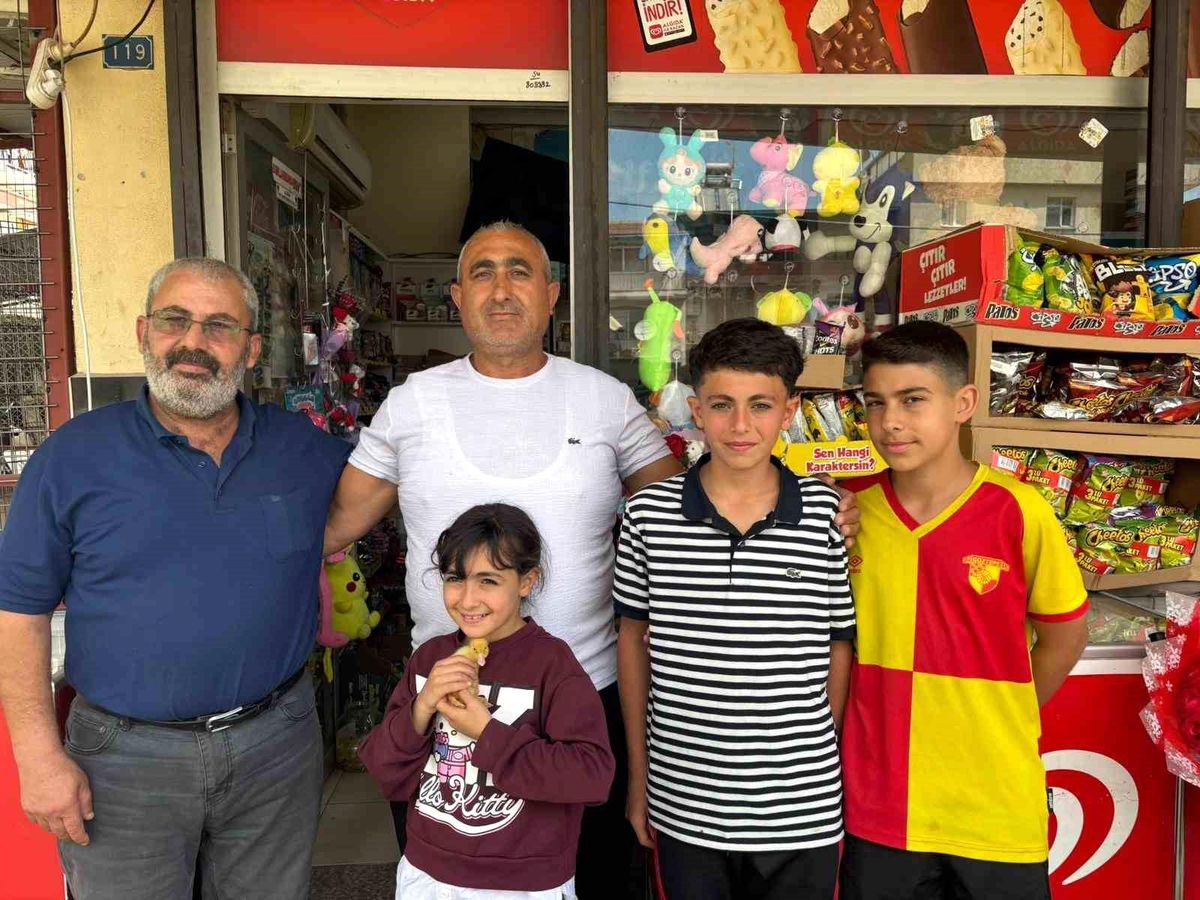 13 yaşındaki Yusuf'un dürüstlüğü mahalleye örnek oldu