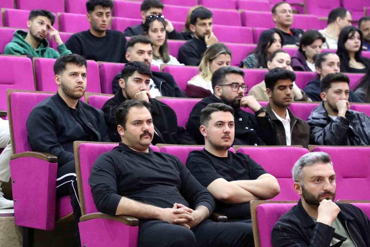 BARÜ'de alanında uzman isimler kadın futbolunda medyanın rolünü anlattı