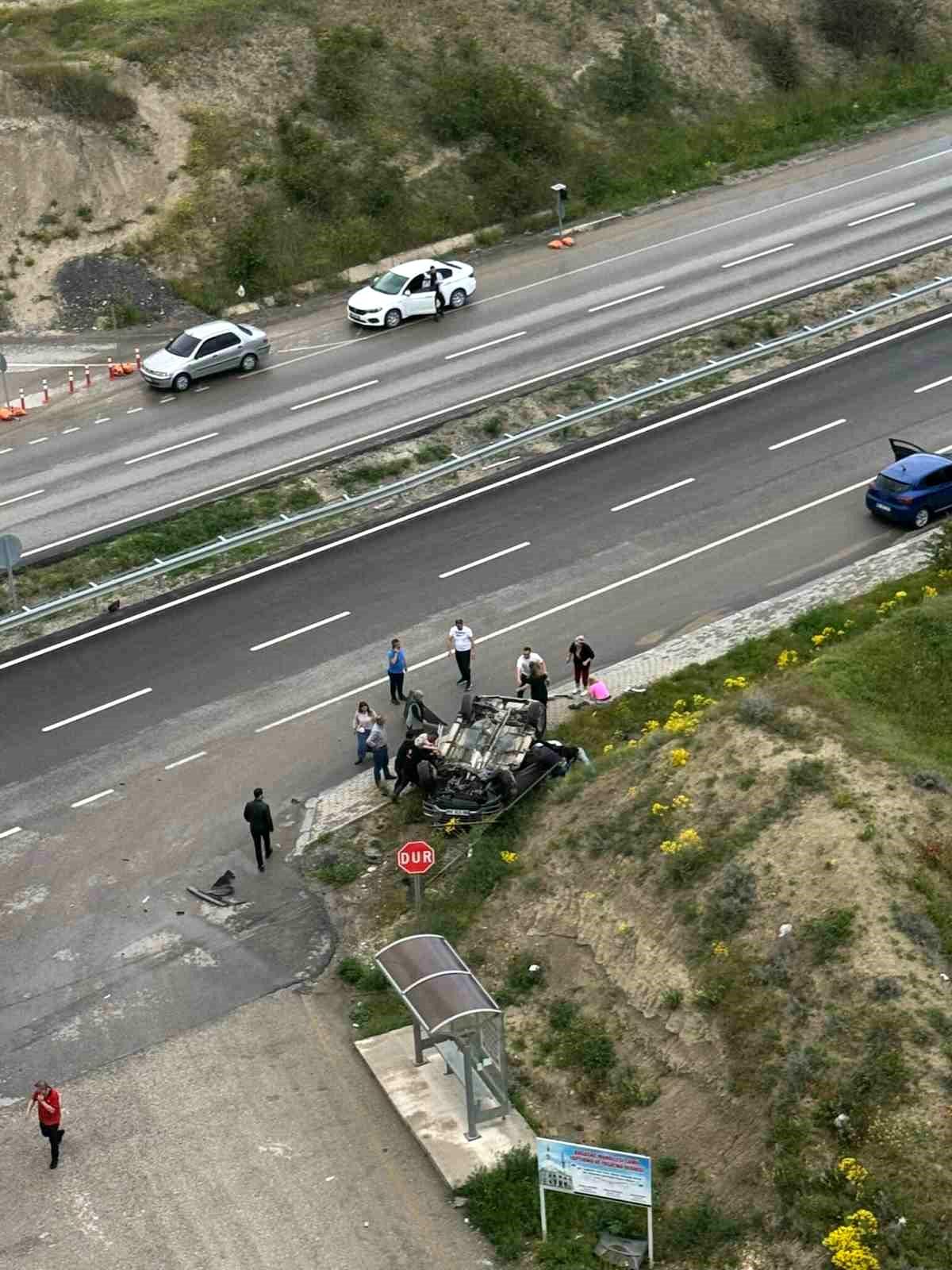 Başkentte takla atan otomobilden 3 kişi yaralı kurtuldu