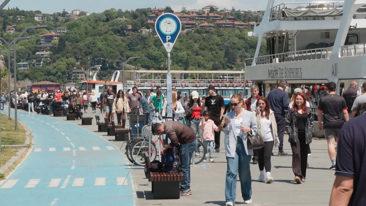 Bebek Sahili'nde piknik yapıp balık tuttular; güneşli havanın keyfini çıkardılar