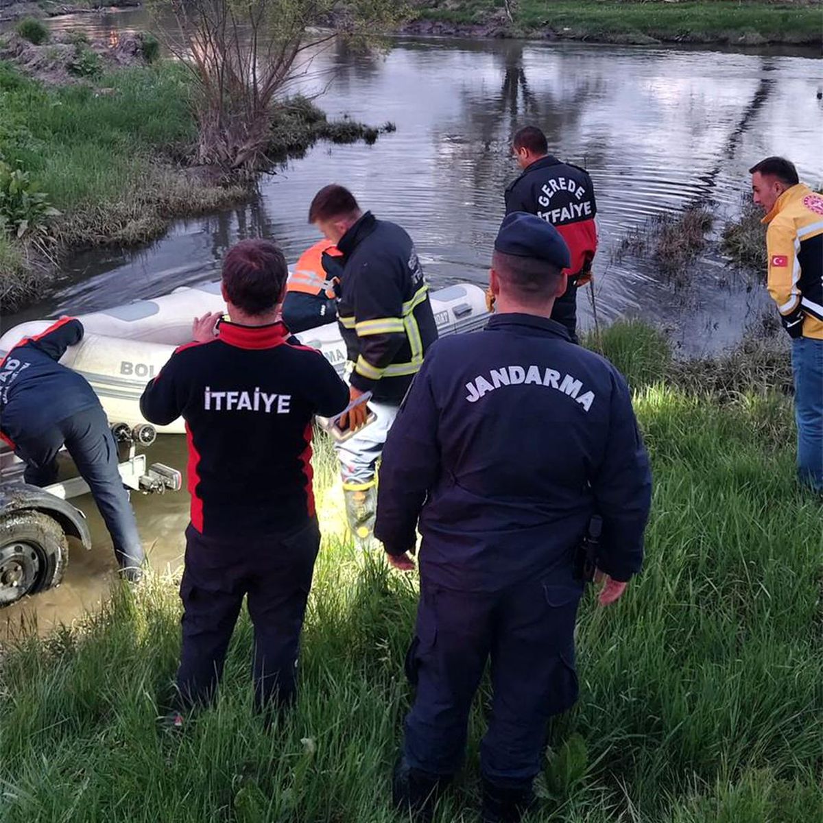 Bolu'da derede mahsur kalan çiftçi kurtarıldı