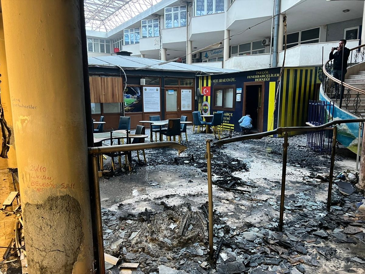 Bursa'da dernek binasında yangın çıkardığı iddia edilen 2 çocuk yakalandı