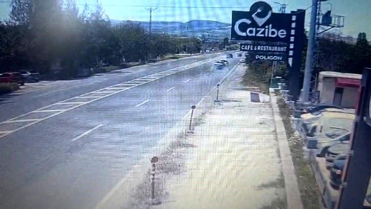 Elazığ'da 5 kişinin yaralandığı trafik kazası, güvenlik kamerasına yansıdı