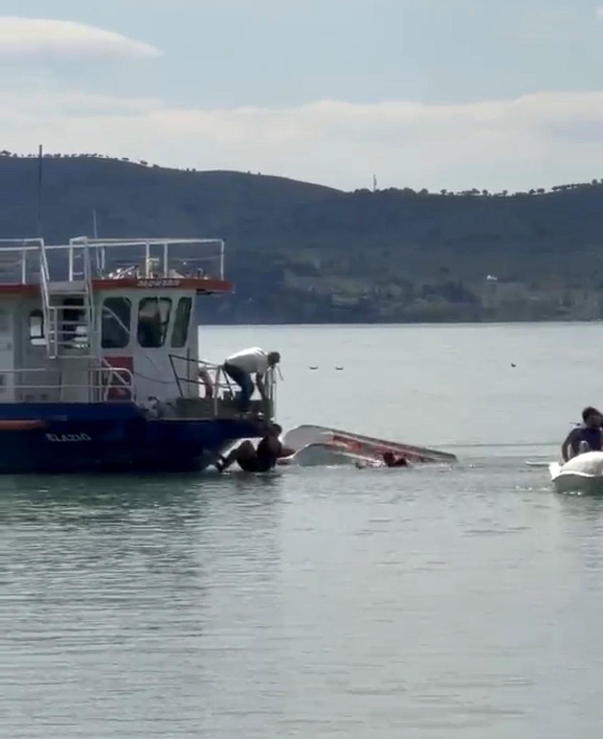 Elazığ'da deniz bisikleti devrildi: 2 kişi kurtarıldı