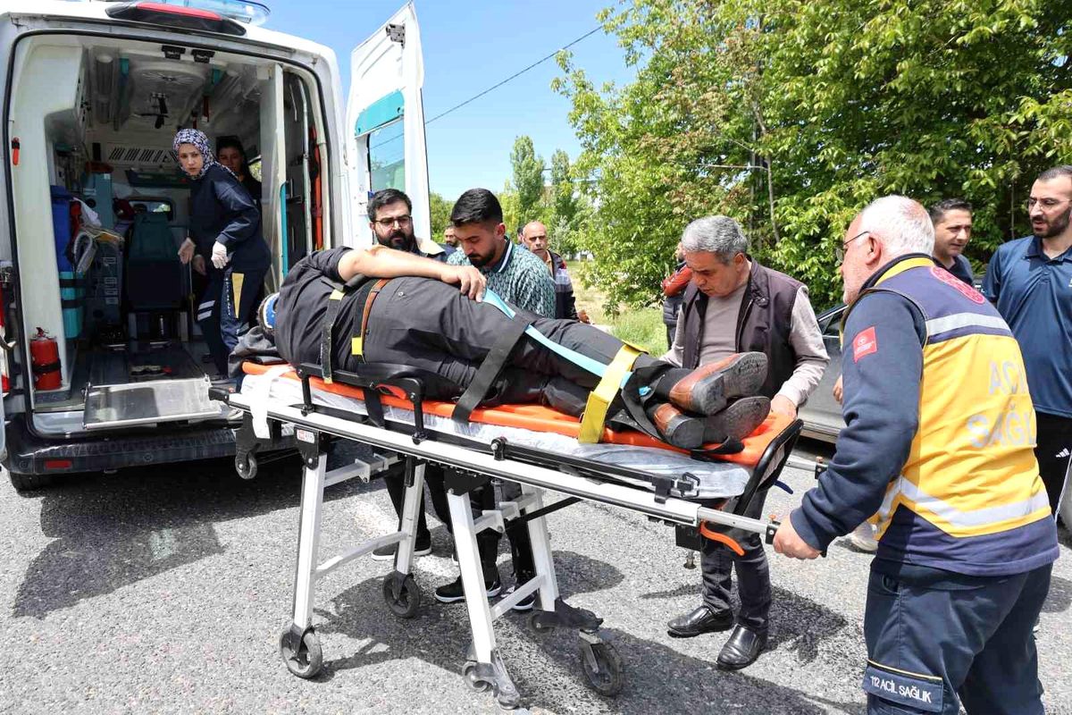 Elazığ'da trafik kazası: 2'si çocuk 5 yaralı