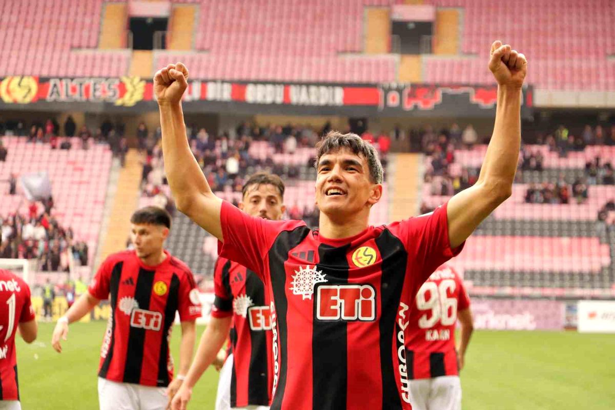Eskişehirspor Kaptanı Akın Akman, Eskişehirspor'a veda etti
