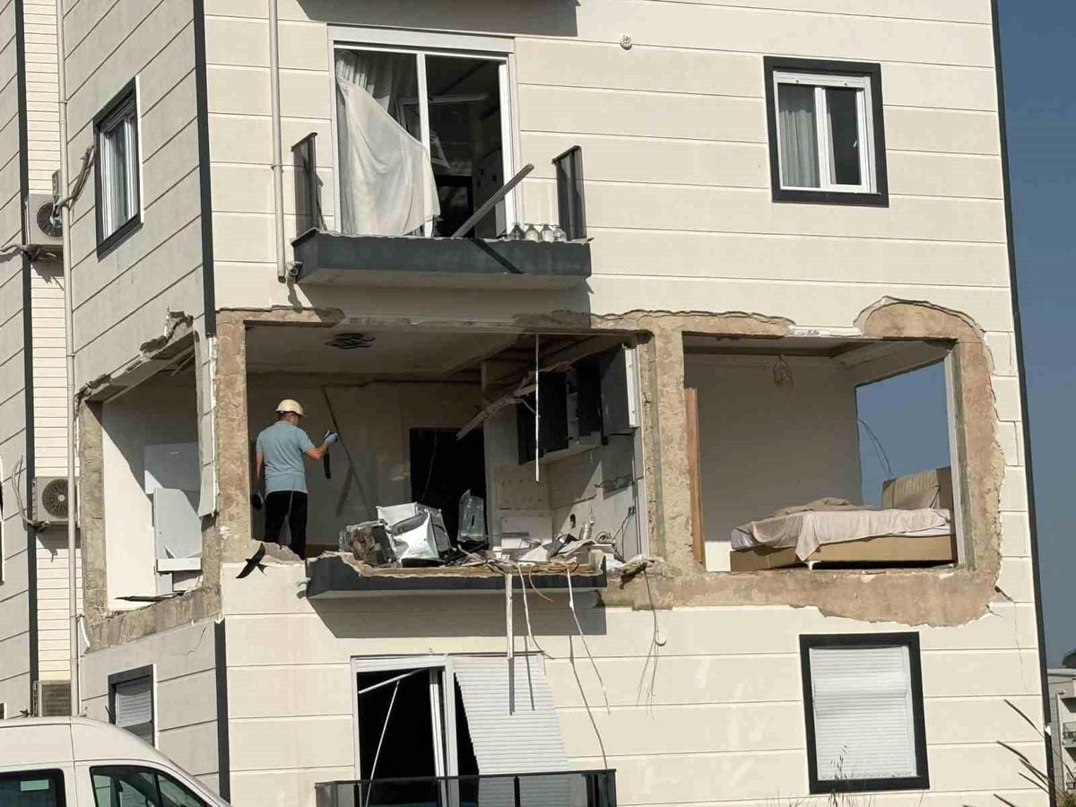 Antalya'da evde patlayan tüp binayı harabeye çevirdi: 1 yaralı