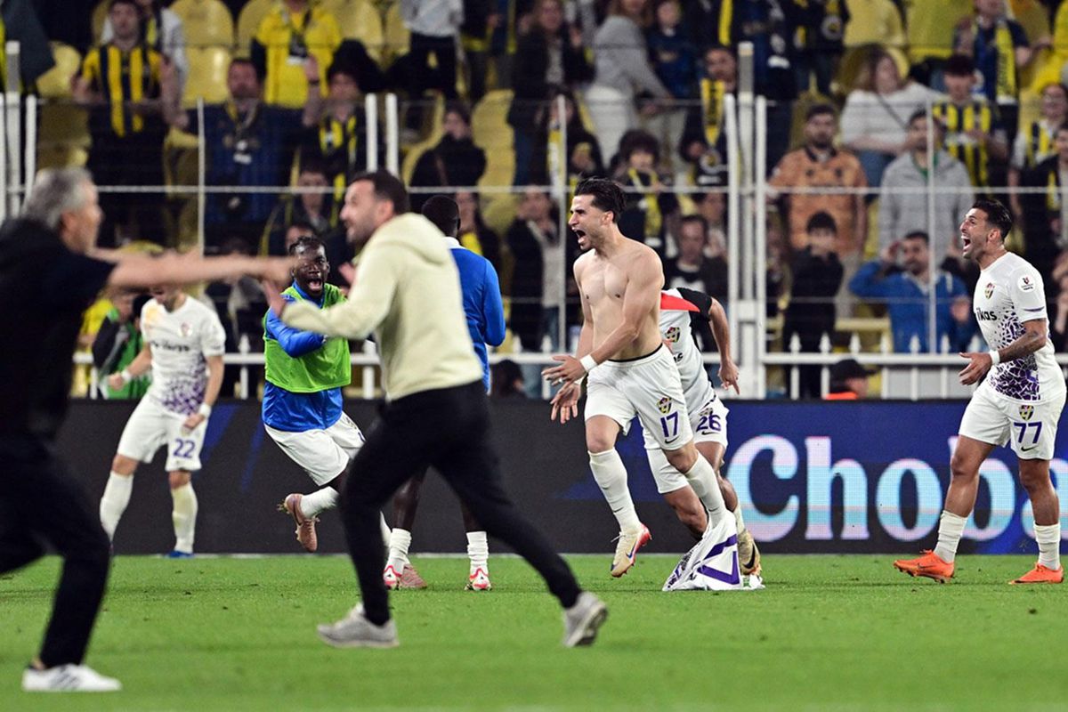 Eyüpspor, Fenerbahçe'ye son dakikalarda attığı golle ligde kaldı