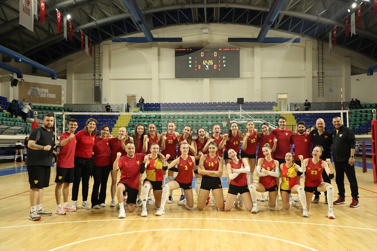 Göztepe'de voleybol altyapı takımları Türkiye şampiyonası bileti aldı