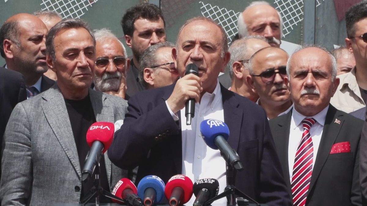 CHP'den bayramlaşma töreninde güçlü mesajlar: 'Kapanma hikayesi, bırakın kapanmayı partinin önünden kimse geçemez'