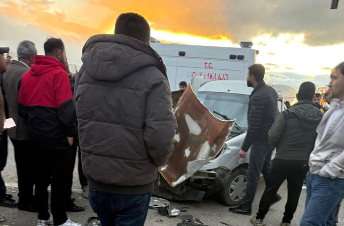 Hakkari'de zincirleme trafik kazası: 11 yaralı