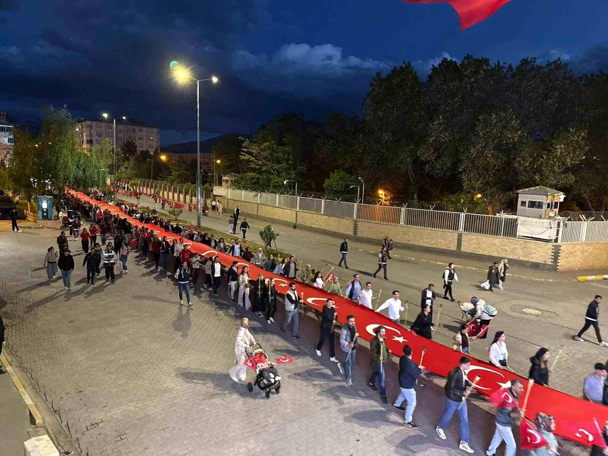 Iğdır'da 19 Mayıs Coşkusu: Gençlik Yürüyüşü Düzenlendi, Şehitler Nedeniyle Konser İptal Edildi
