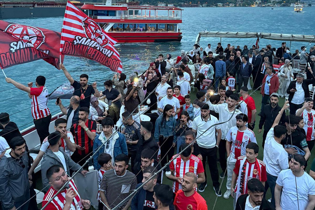 İstanbul Boğazı’nda Batman rüzgarı esti