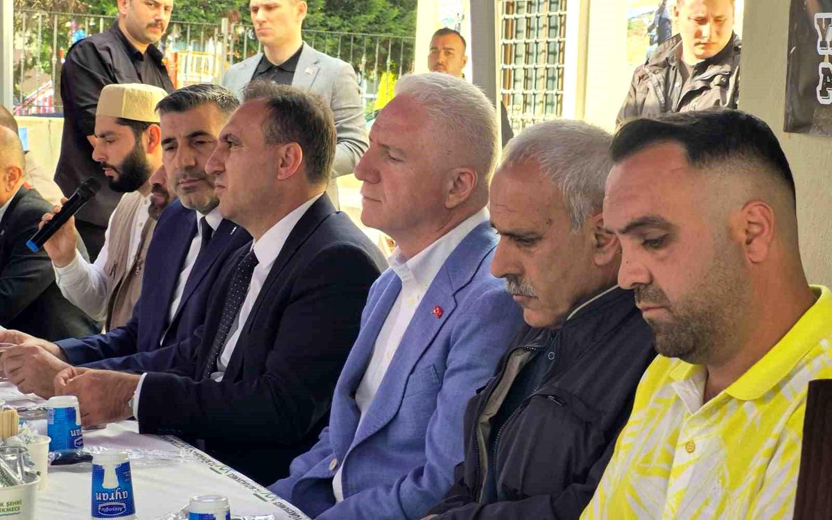 İstanbul Valisi Gül bıçaklanarak öldürülen 16 yaşındaki Abdulbaki için düzenlenen mevlide katıldı
