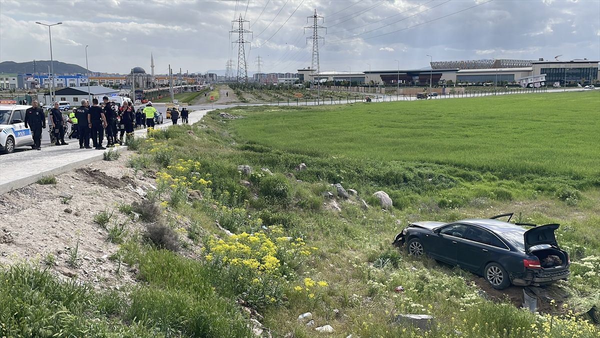 Kayseri'de polisten kaçan ehliyetsiz sürücü kaza yapınca yakalandı