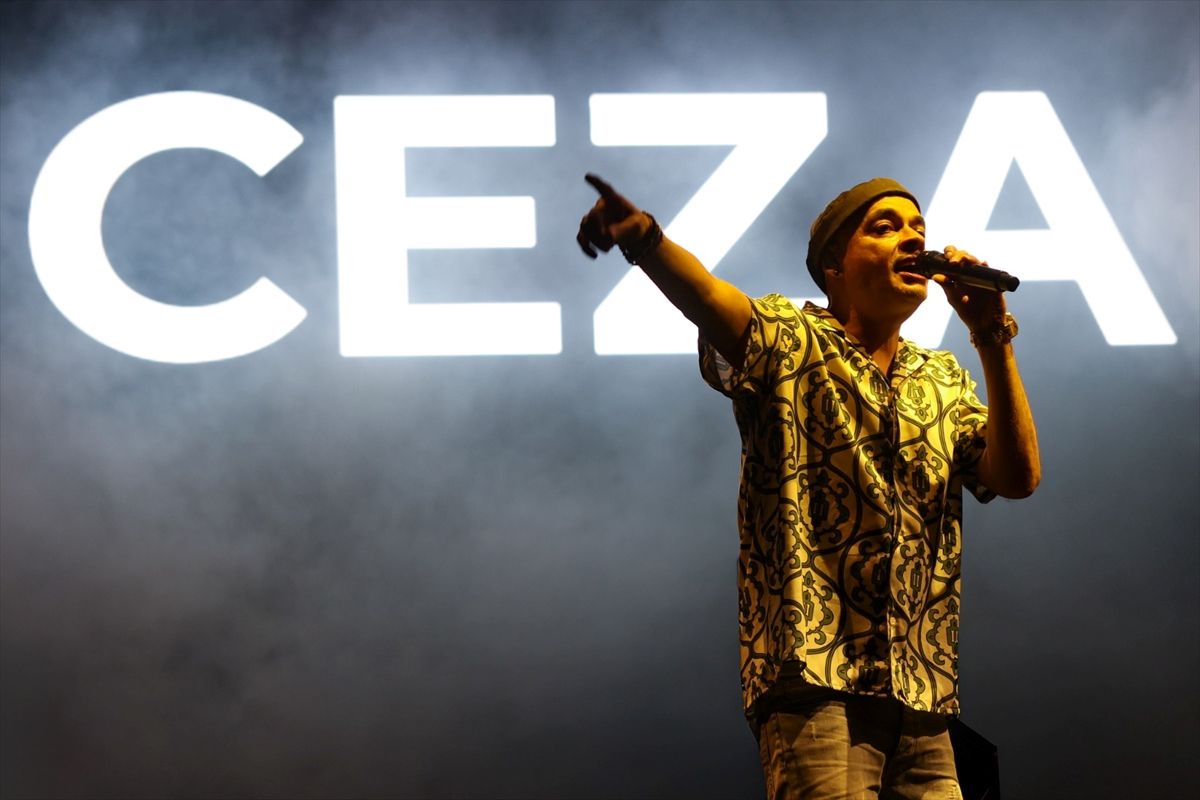 Kocaeli'de Türk rap müziği sanatçısı "Ceza" konser verdi