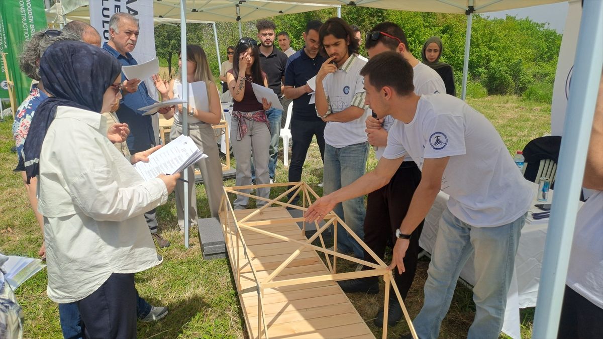 Mühendislik öğrencileri Sakarya'da 'ahşap köprü' yarışmasında buluştu