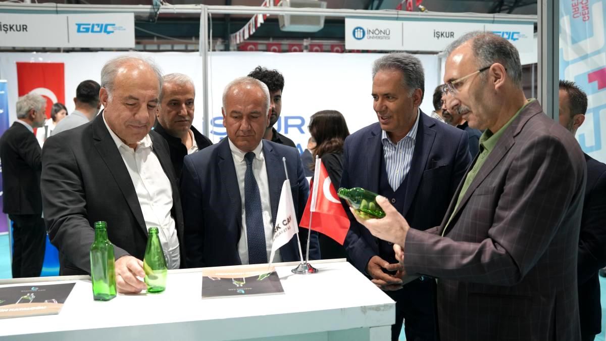 Rektörlerden İpekyolu Kariyer Fuarı'na ziyaret