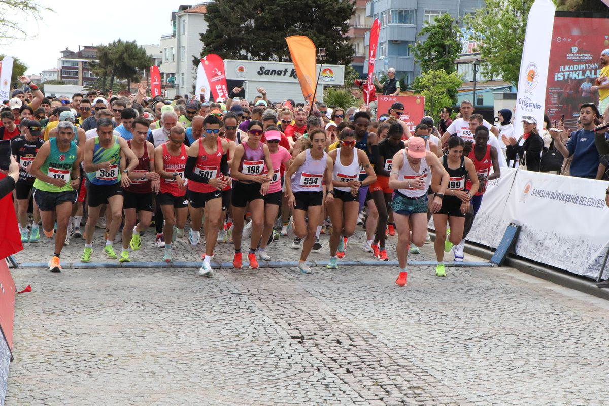 Samsun'da 19 Mayıs Yarı Maratonu koşuldu