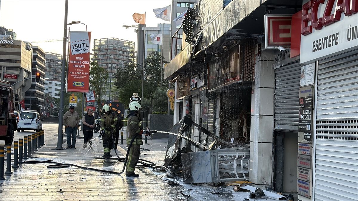 Şişli'de otomobilin iş yerine girmesi sonucu çıkan yangında 2 kişi yaralandı